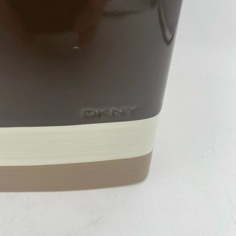 Bed Bath & Beyond Boutique DKNY Ceramic Tissue Box cover Brown & Tan